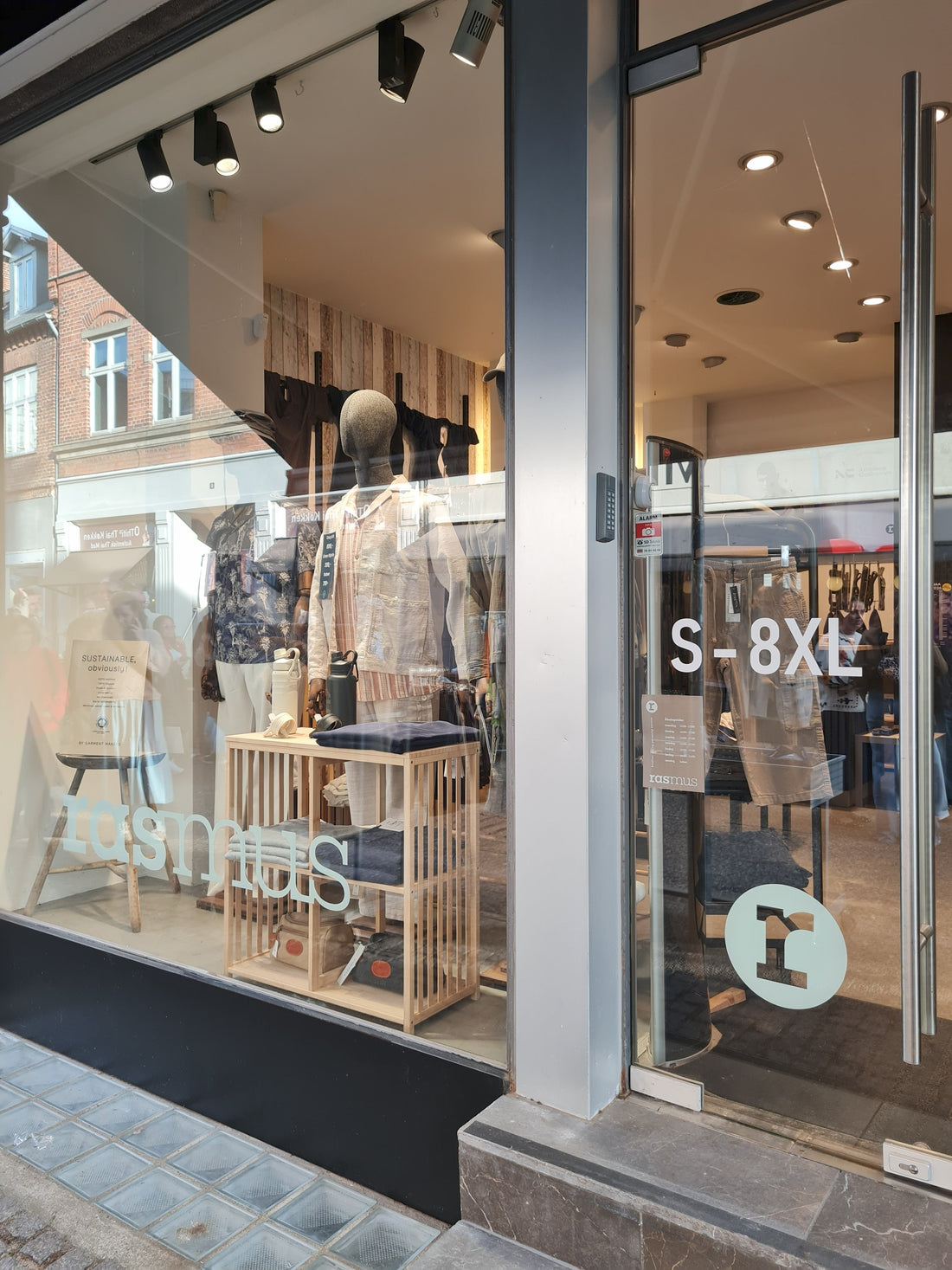 Prøv tøjet i Grenaa – eller shop nemt online